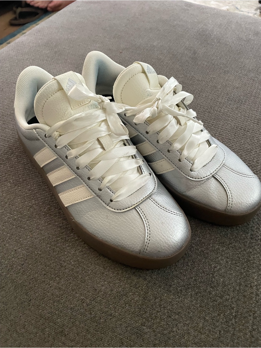 adidas Women's Silver Sneakers with White Stripes. Ribbon laces.